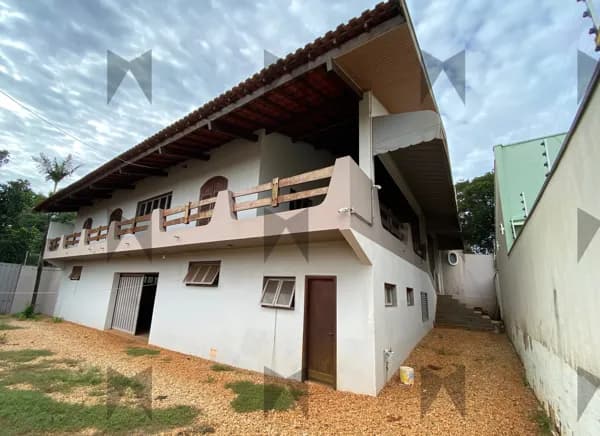 🏡 Investimento Inteligente: Residência de Esquina no Jardim Vale das Rosas
