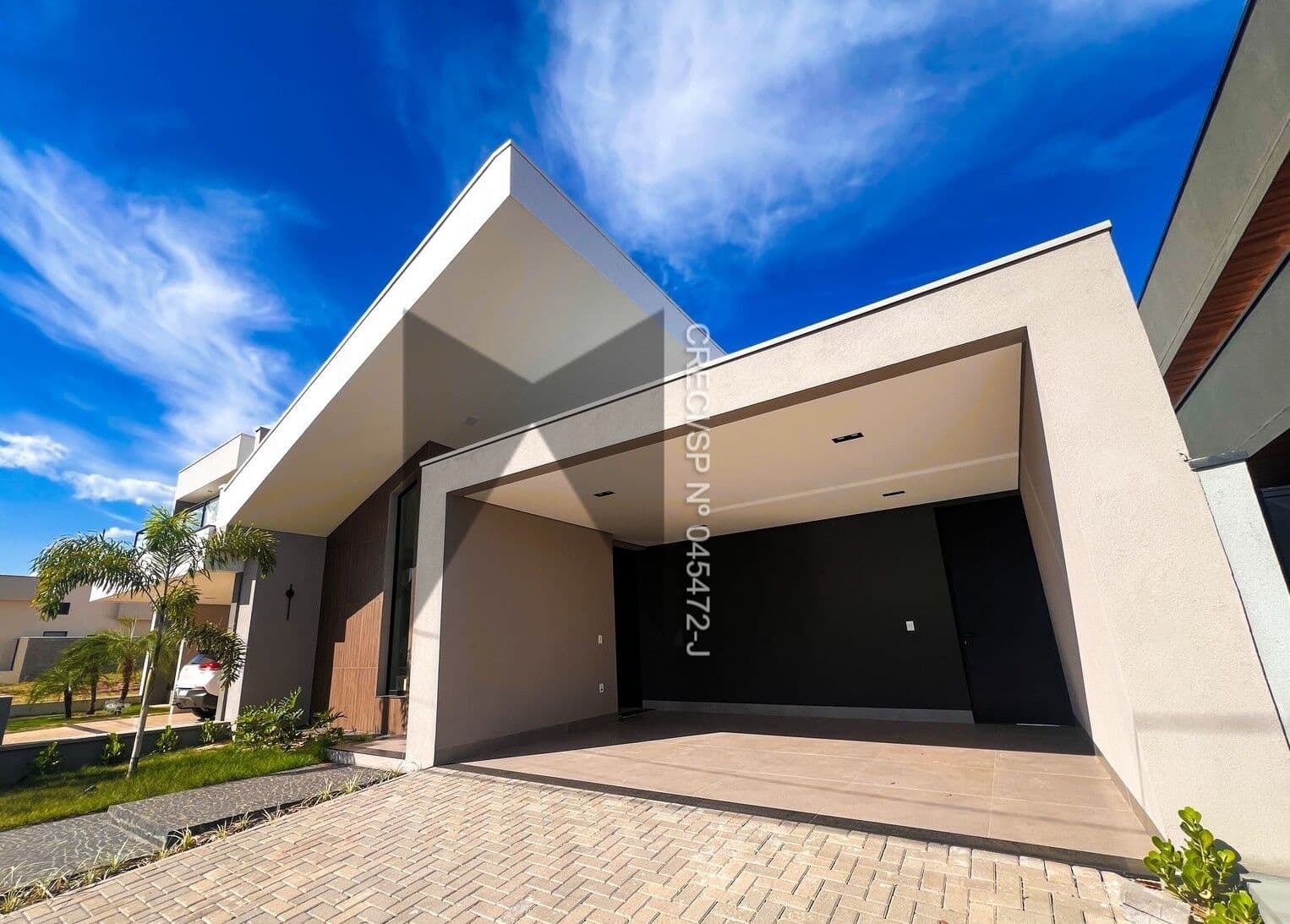 Residência Moderna Alto Padrão no Condomínio Village Damha III.
