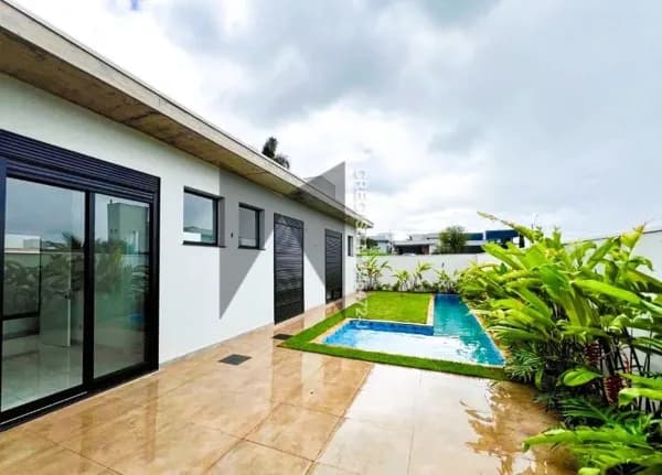 Residência Moderna com Piscina no condomínio Buona Vita