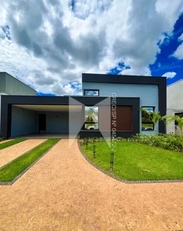 Residência de Alto Padrão com 3 Suítes e Piscina no Condomínio Village Damha III