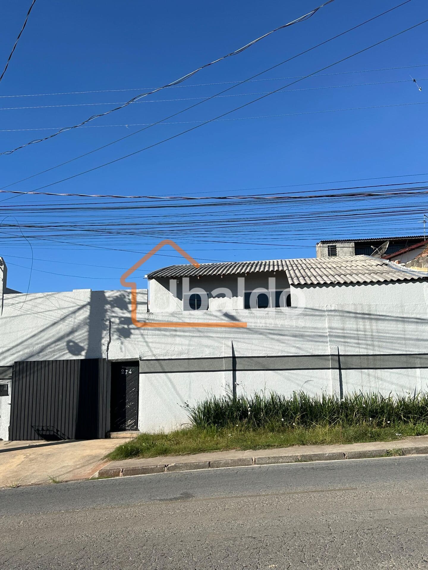 🏡 Casa Ampla com Espaço nos Fundos