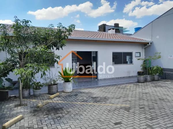 🏡 Casa em Condomínio Fechado no Xaxim – Segurança, Conforto e Excelente Localização!