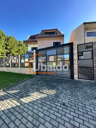 Triplex de Esquina no Centro de Araucária – 174m²