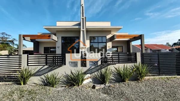 Casa à Venda em Itapoá - Santa Catarina