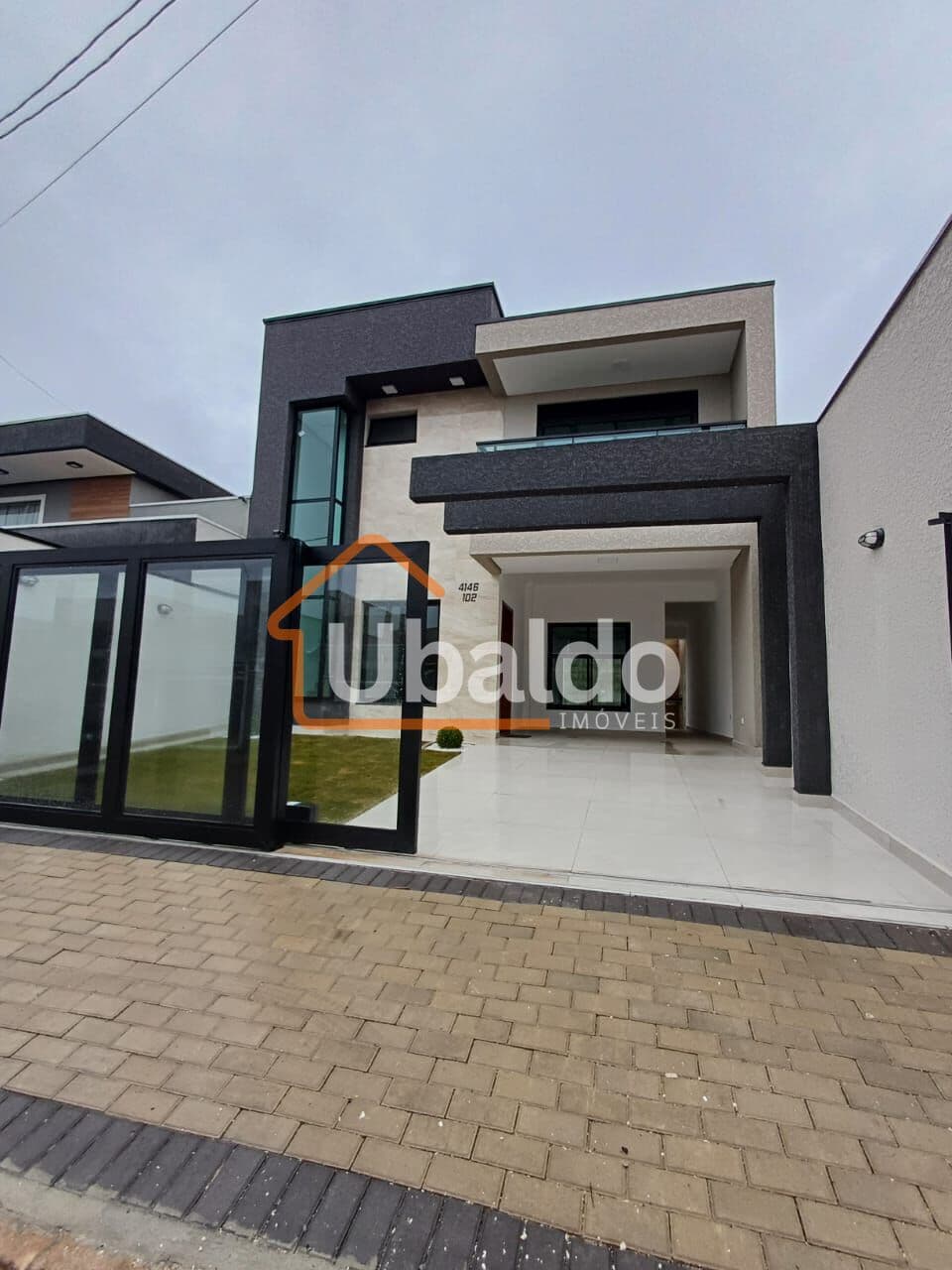 🏡 Sobrado Novo de Alto Padrão – 4 Quartos | Fazenda Rio Grande