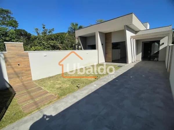 Casa à venda em Itapoá-SC – Próxima da praia