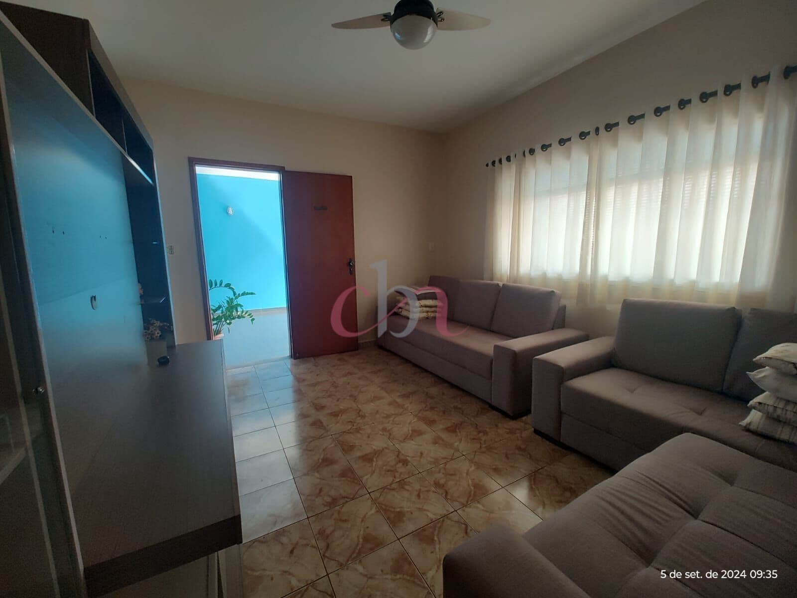Casa em ótimo estado de conservação, ampla e confortável.