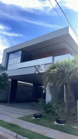 Imponente e sofisticada, casa sobrado no Cond Resort!