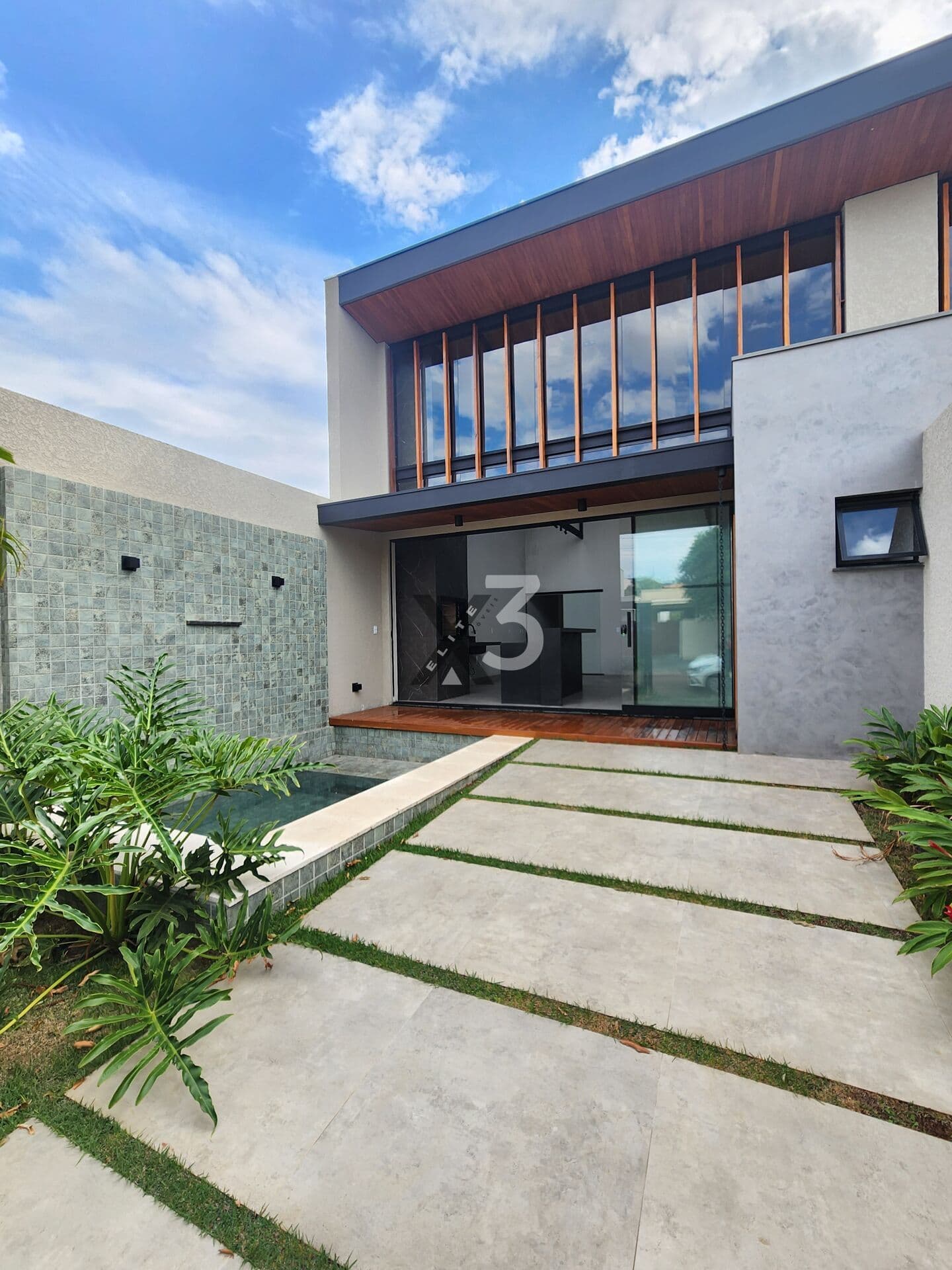 Casa com 3 suites no bairro Grecia!
