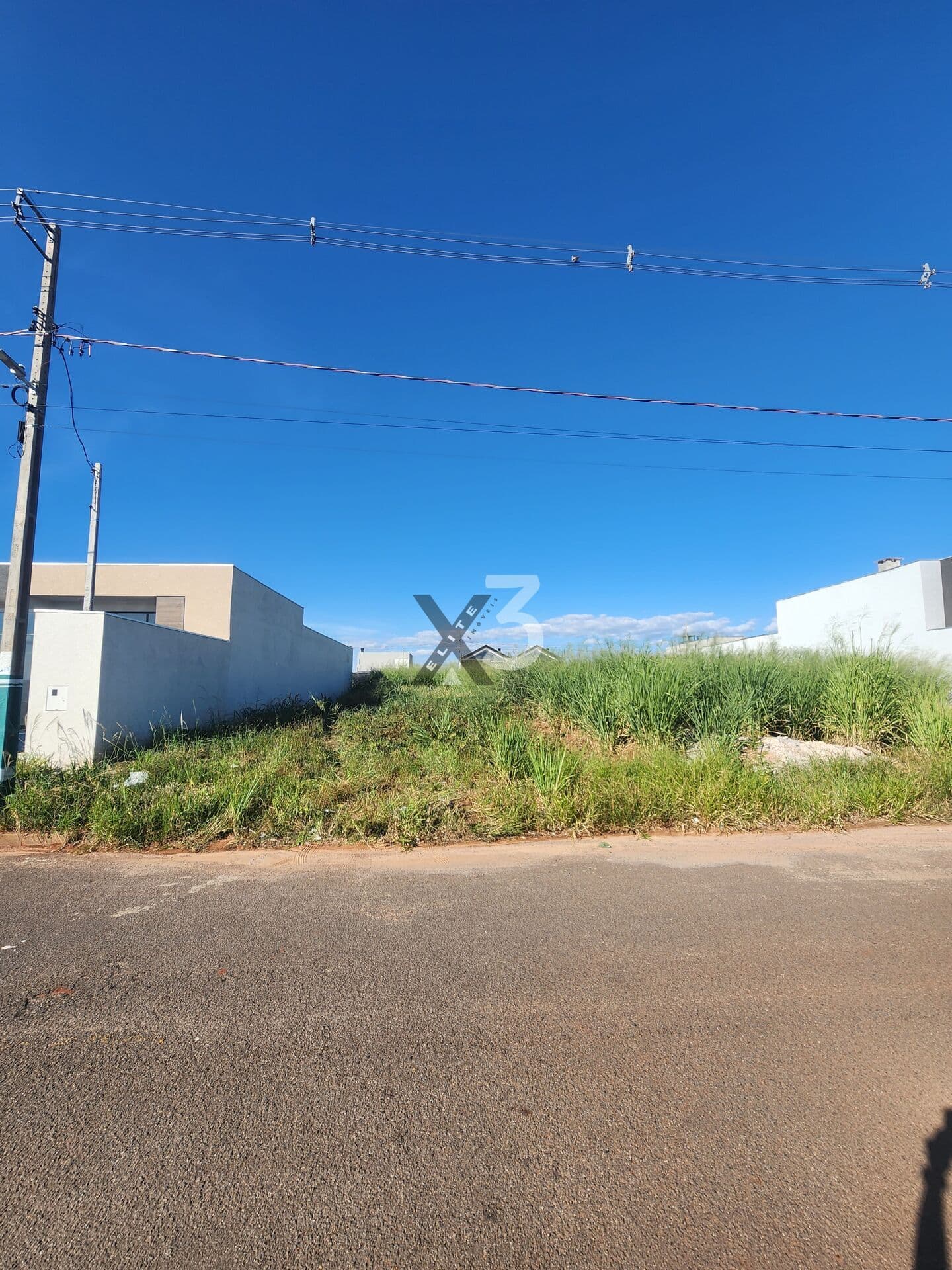Terreno inteiro no bairro Riviera!