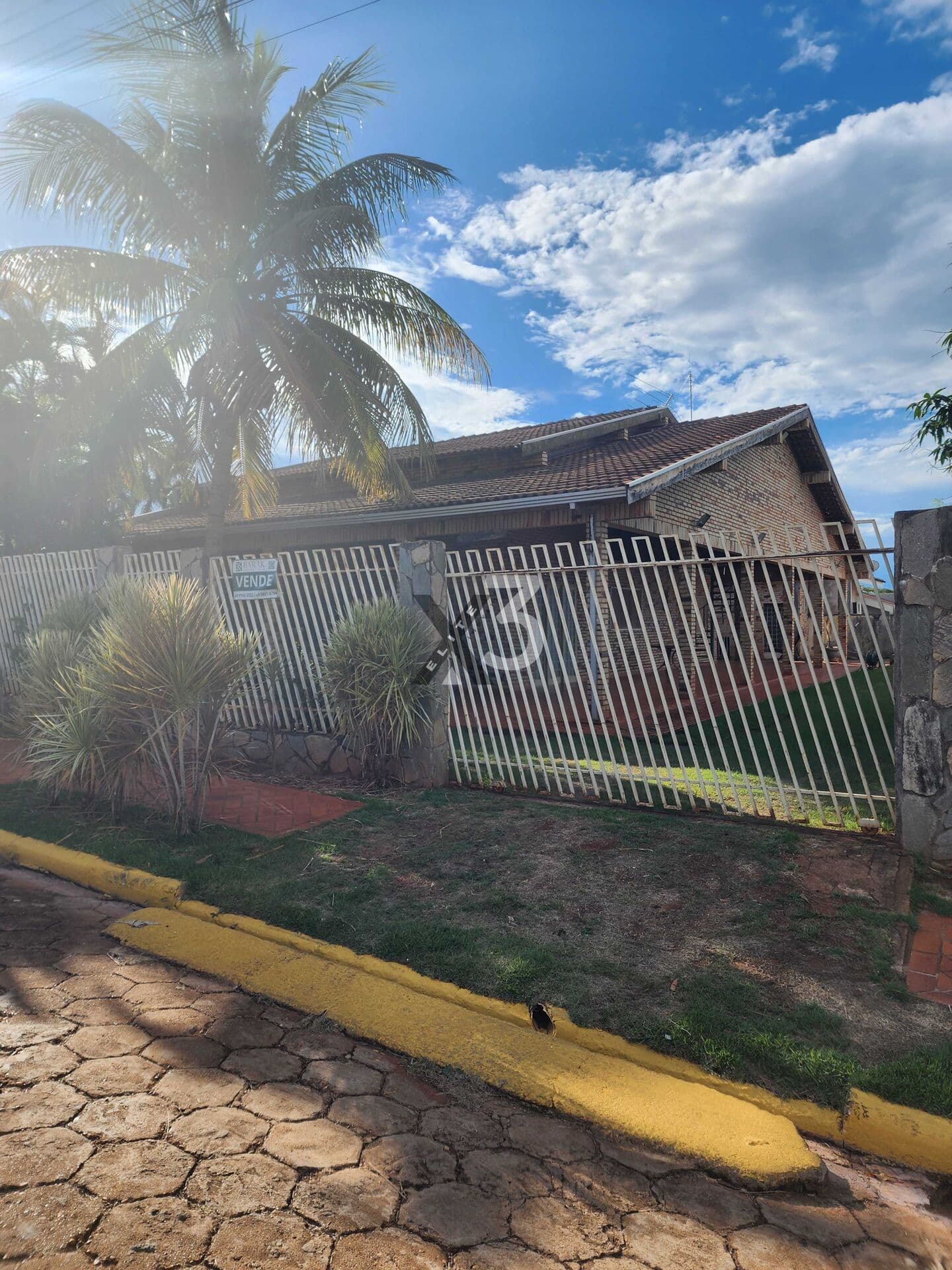 🏡 Casa Ampla em Condomínio feita em 2 Terrenos, Piscina e Garagem para Barcos! 🏡