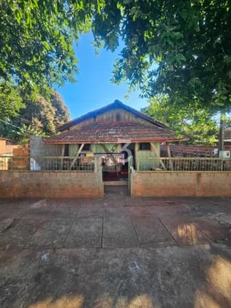 Terreno comercial/residencial em frente a Escola Estadual