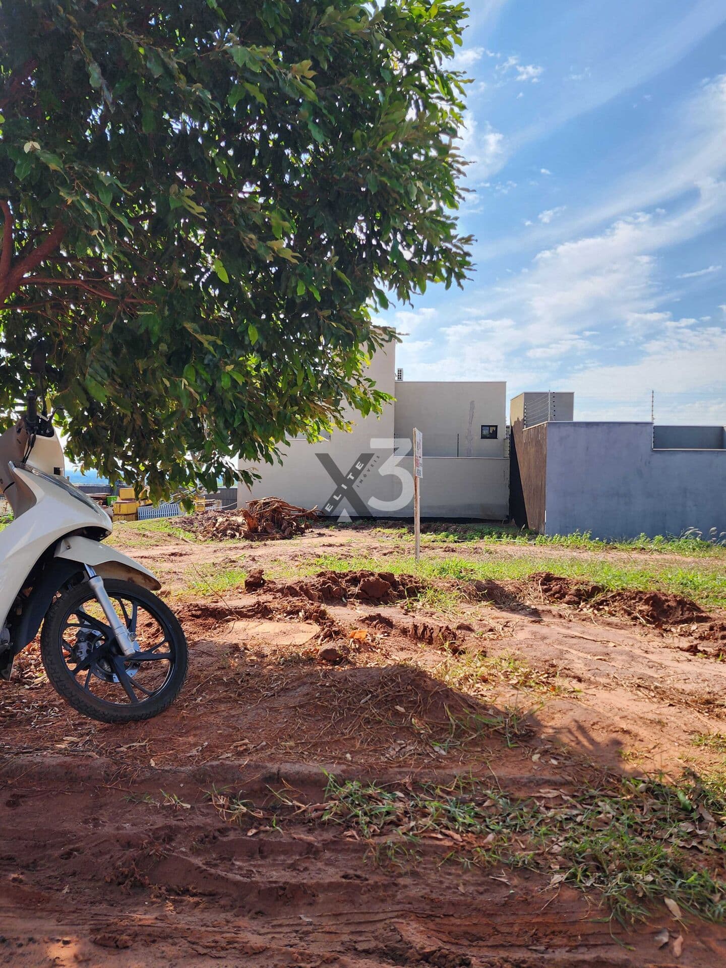 Terreno inteiro no Bela Vista