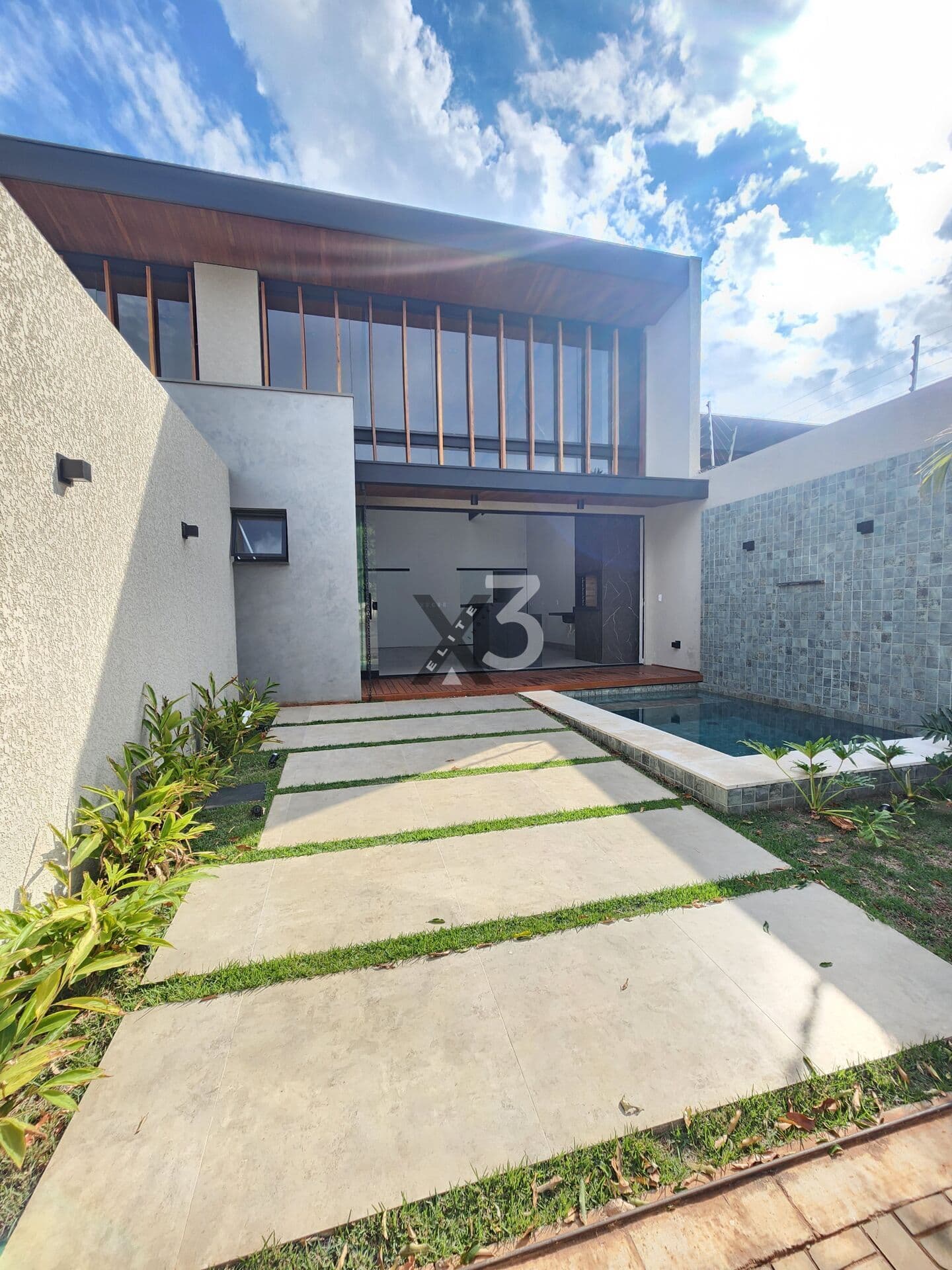 Casa com 3 suites no bairro Grecia!