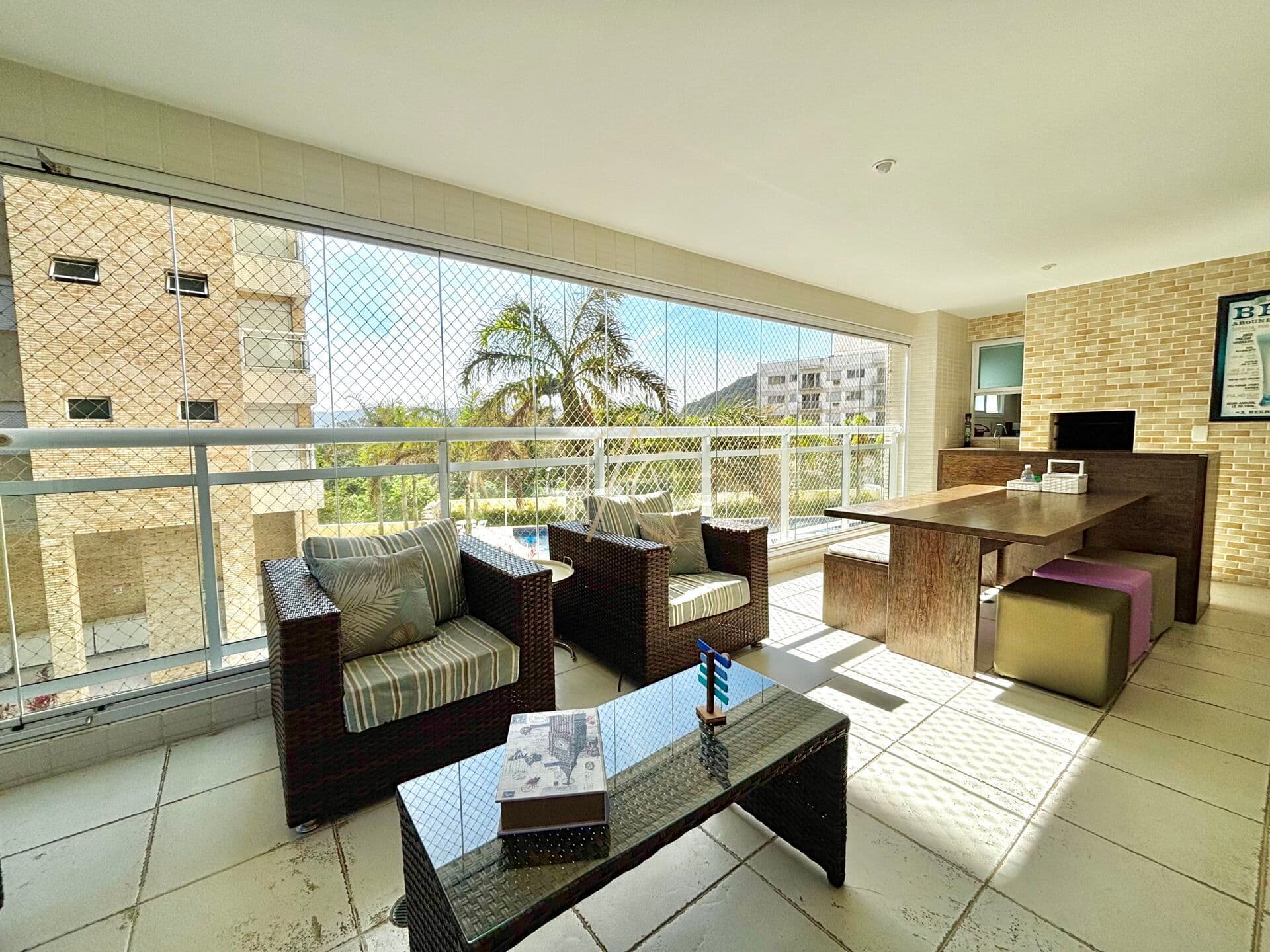 Apartamento à venda com 3 suítes na Praia do Tortuga – Guarujá SP