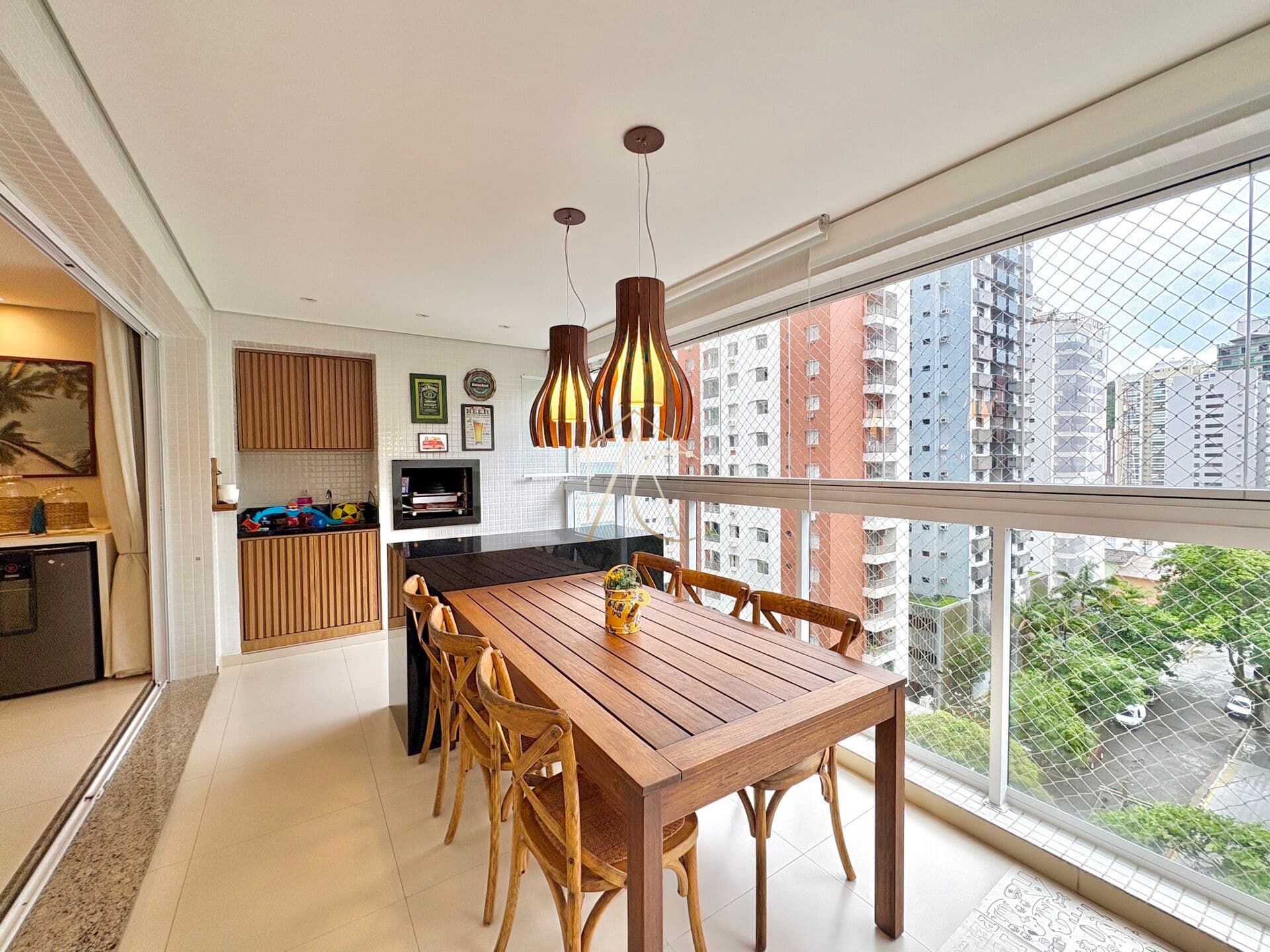 Apartamento à Venda na Praia das Pitangueiras, Guarujá - SP