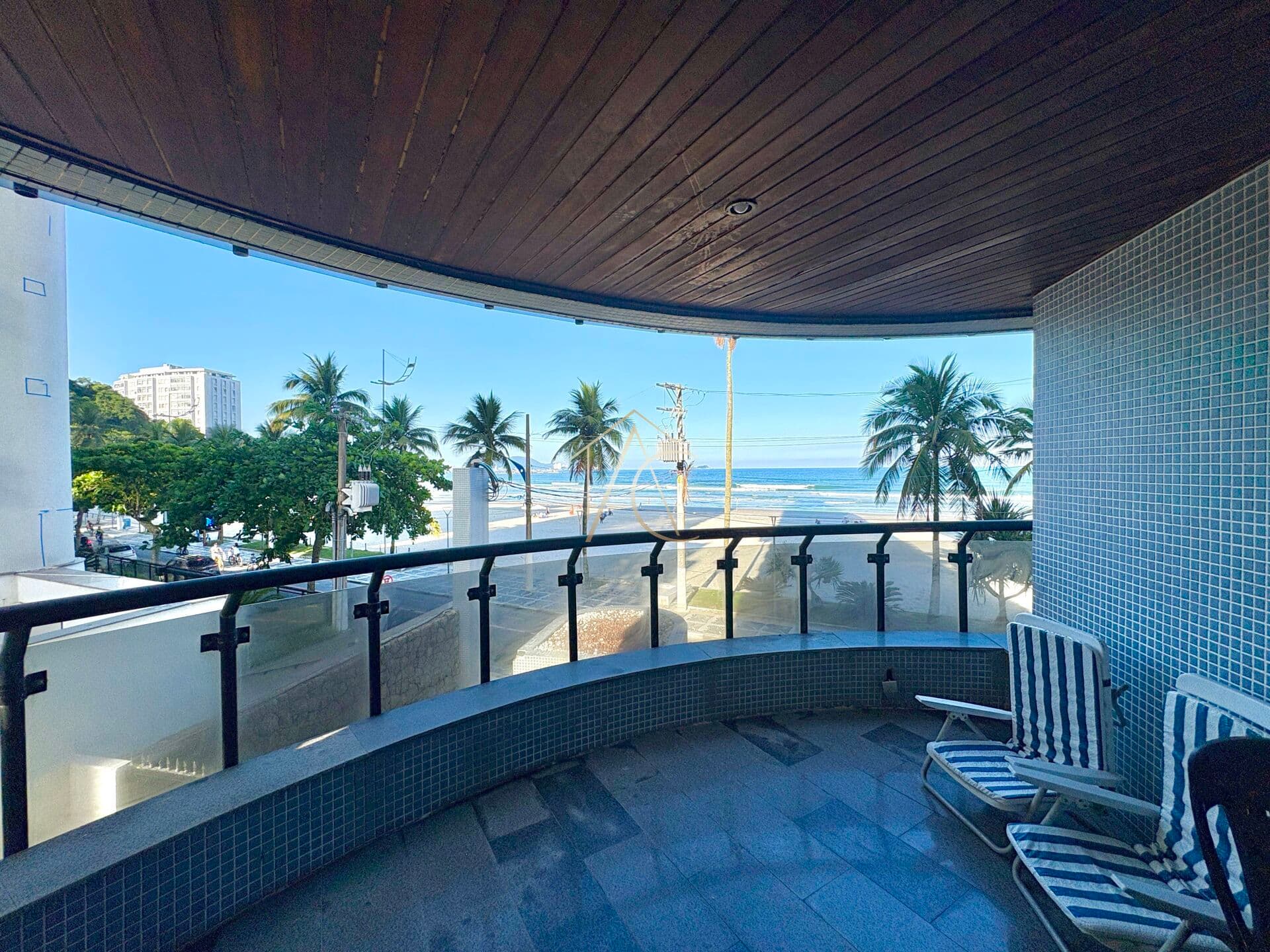 Apartamento à Venda na Praia da Astúrias, Guarujá - SP
