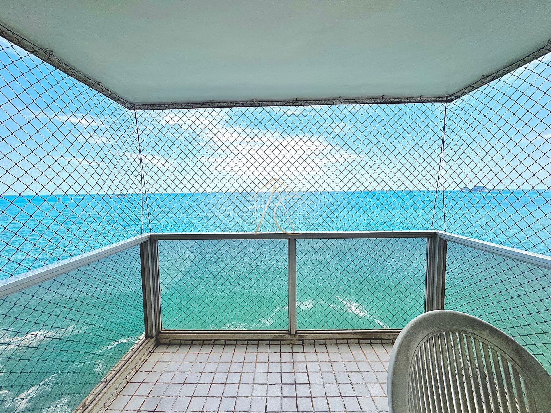 Apartamento à Venda na Praia das Pitangueiras, Guarujá - SP