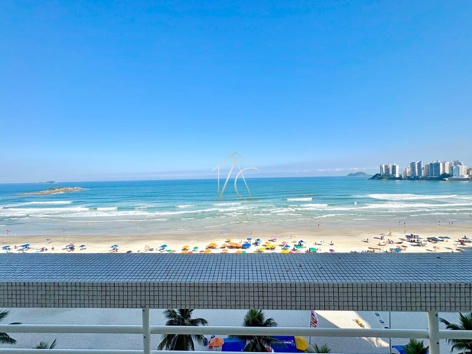 Apartamento à Venda na Praia das Pitangueiras, Guarujá - SP