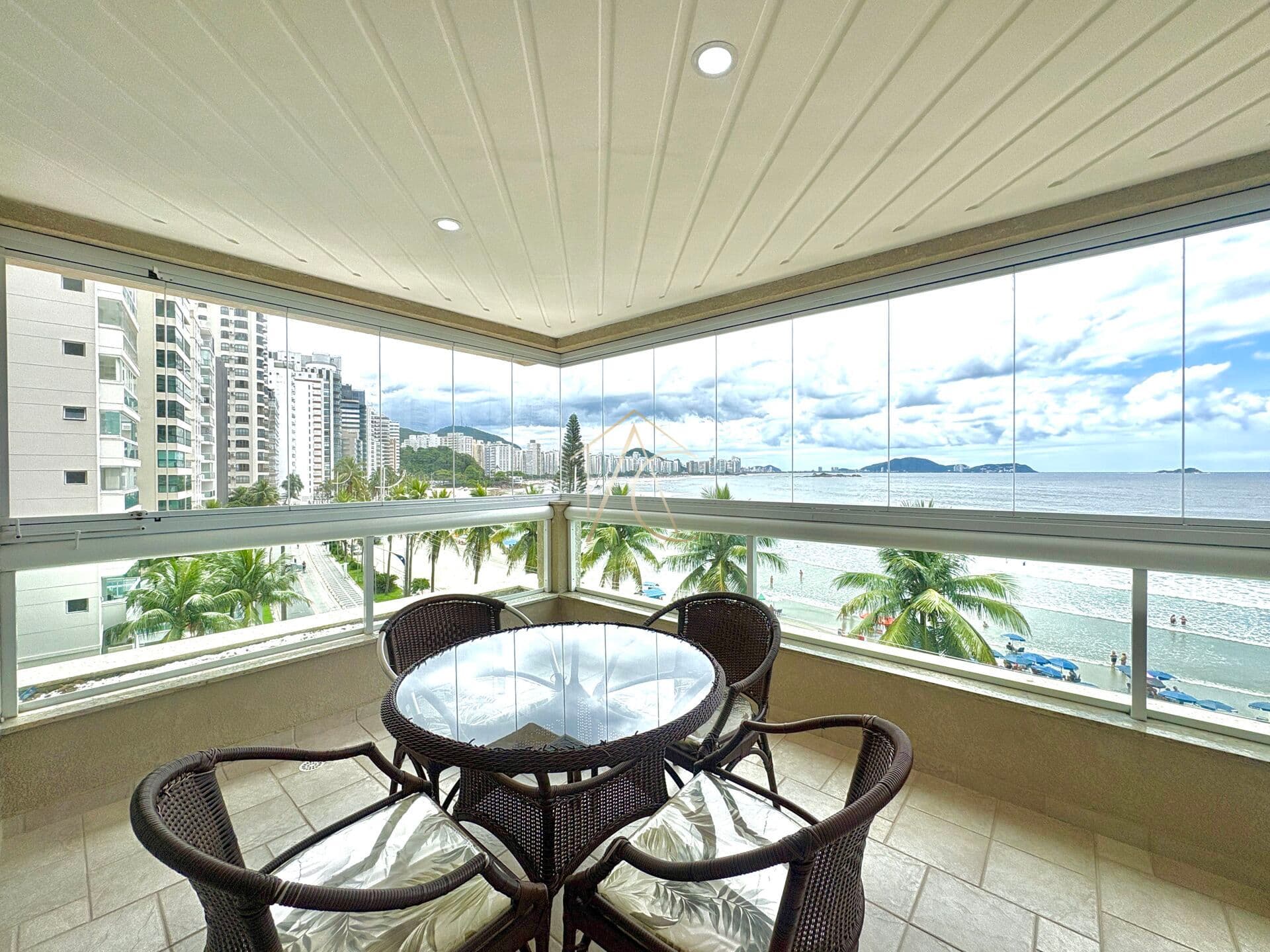 Apartamento à Venda Frente Mar na Praia da Enseada, Guaruja - SP