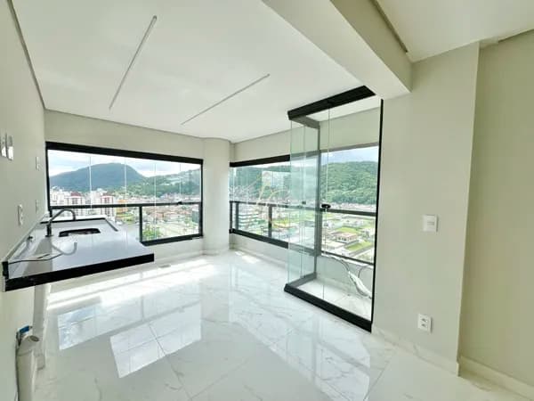 Apartamento à Venda na Praia da Enseada, Guarujá - SP