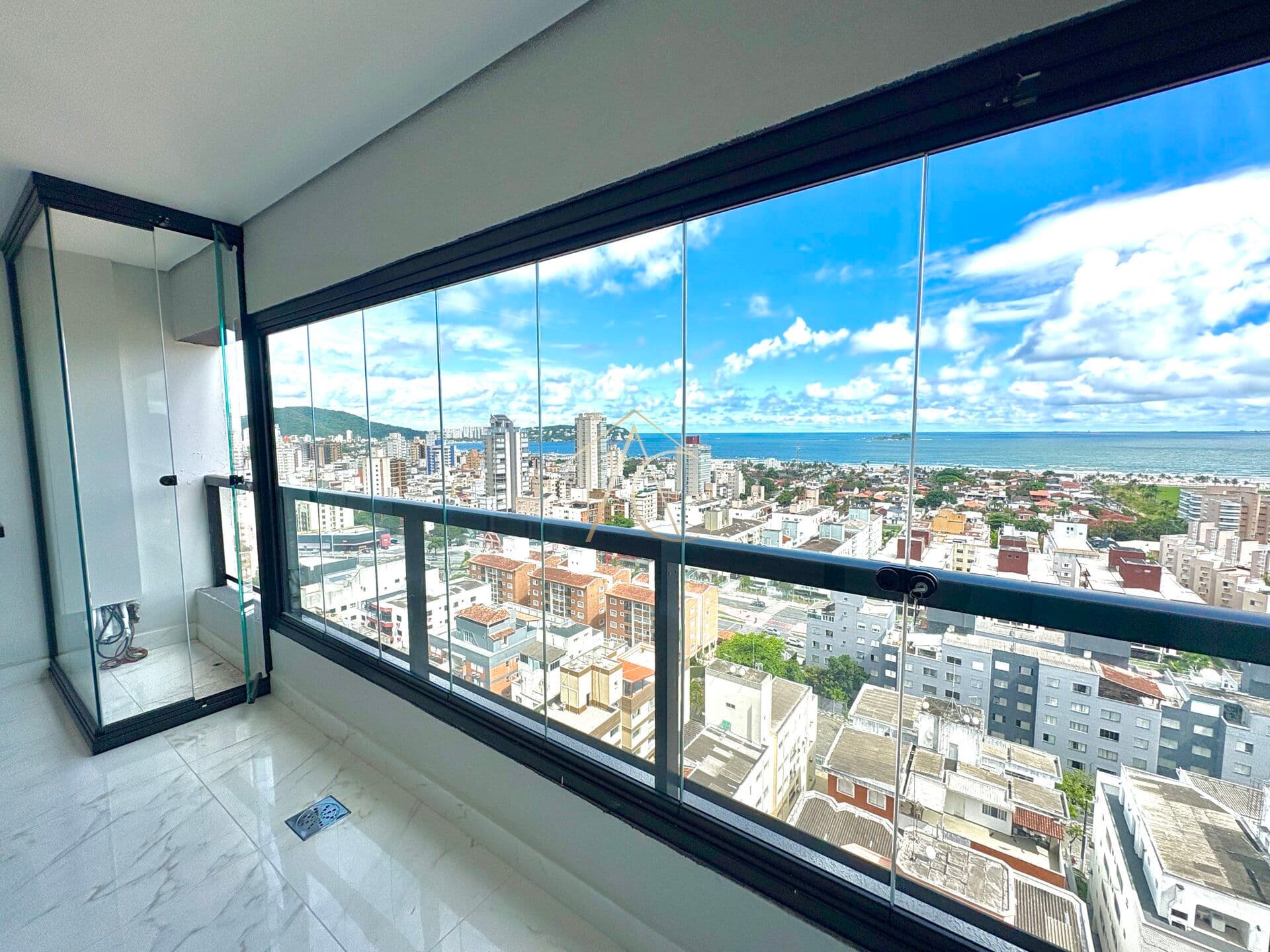 Apartamento à Venda na Praia da Enseada, Guarujá - SP