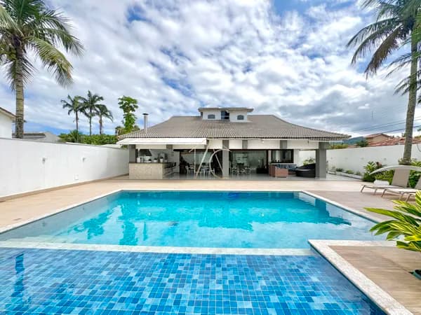 Casa à venda no Condomínio Jardim Acapulco - Guarujá, SP