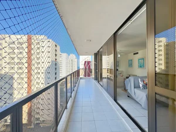Apartamento à Venda na Praia das Pitangueiras, Guarujá - SP
