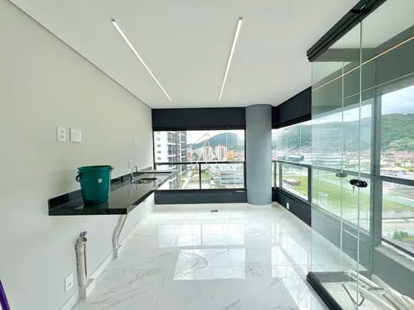 Apartamento à Venda na Praia da Enseada, Guarujá - SP