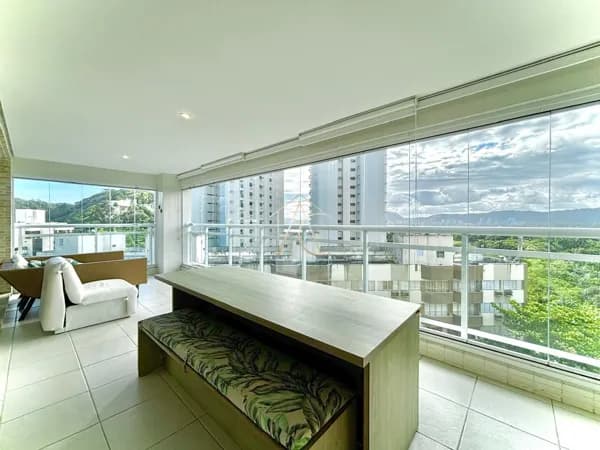 Apartamento à venda na Praia da Enseada - Guarujá, SP