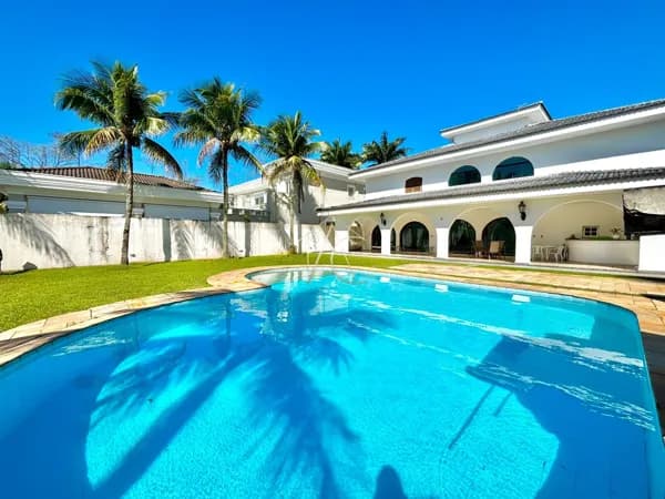 Casa à venda no Condomínio Jardim Acapulco - Guarujá, SP