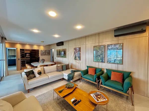 Apartamento à Venda na Praia da Enseada, Guarujá - SP