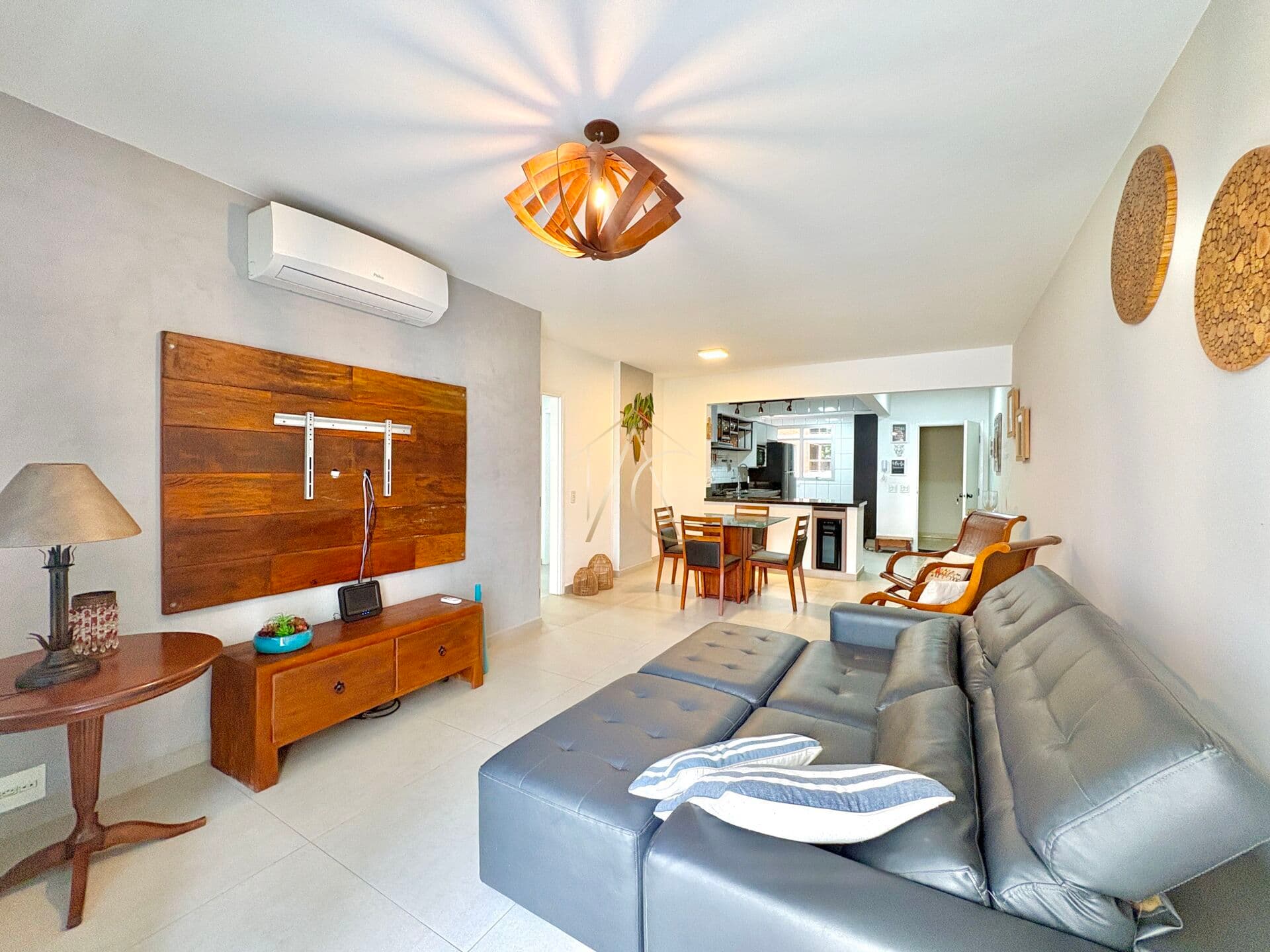Apartamento à Venda na Praia das Pitangueiras, Guarujá - SP