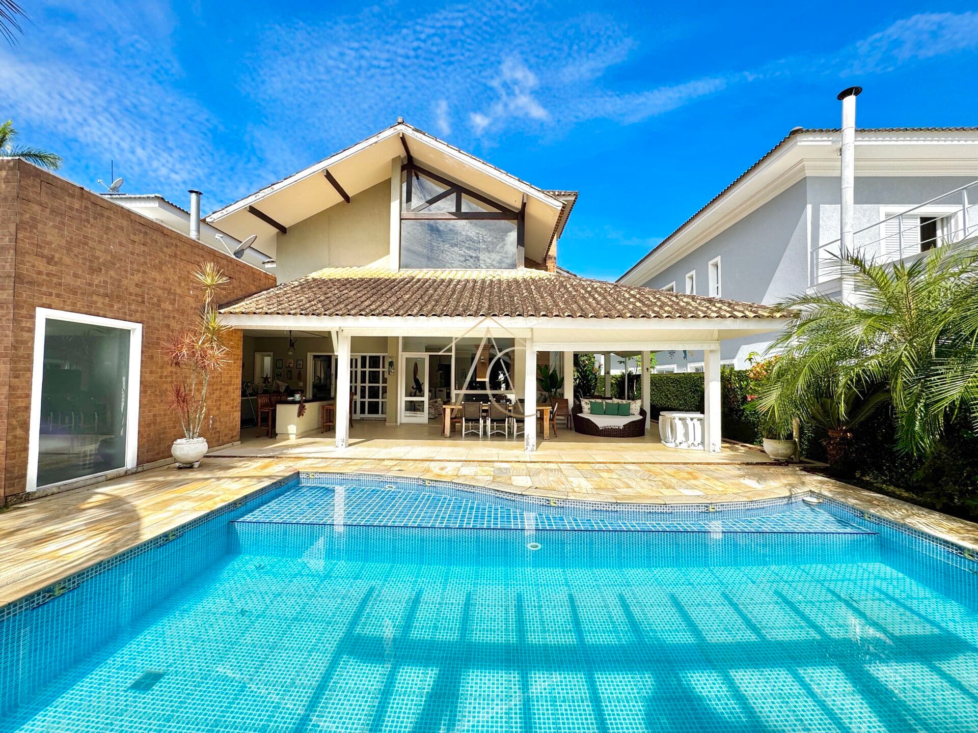 Casa à venda no Condomínio Jardim Acapulco - Guarujá, SP