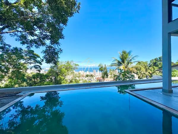 Casa à Venda na Praia da Enseada, Guarujá - SP