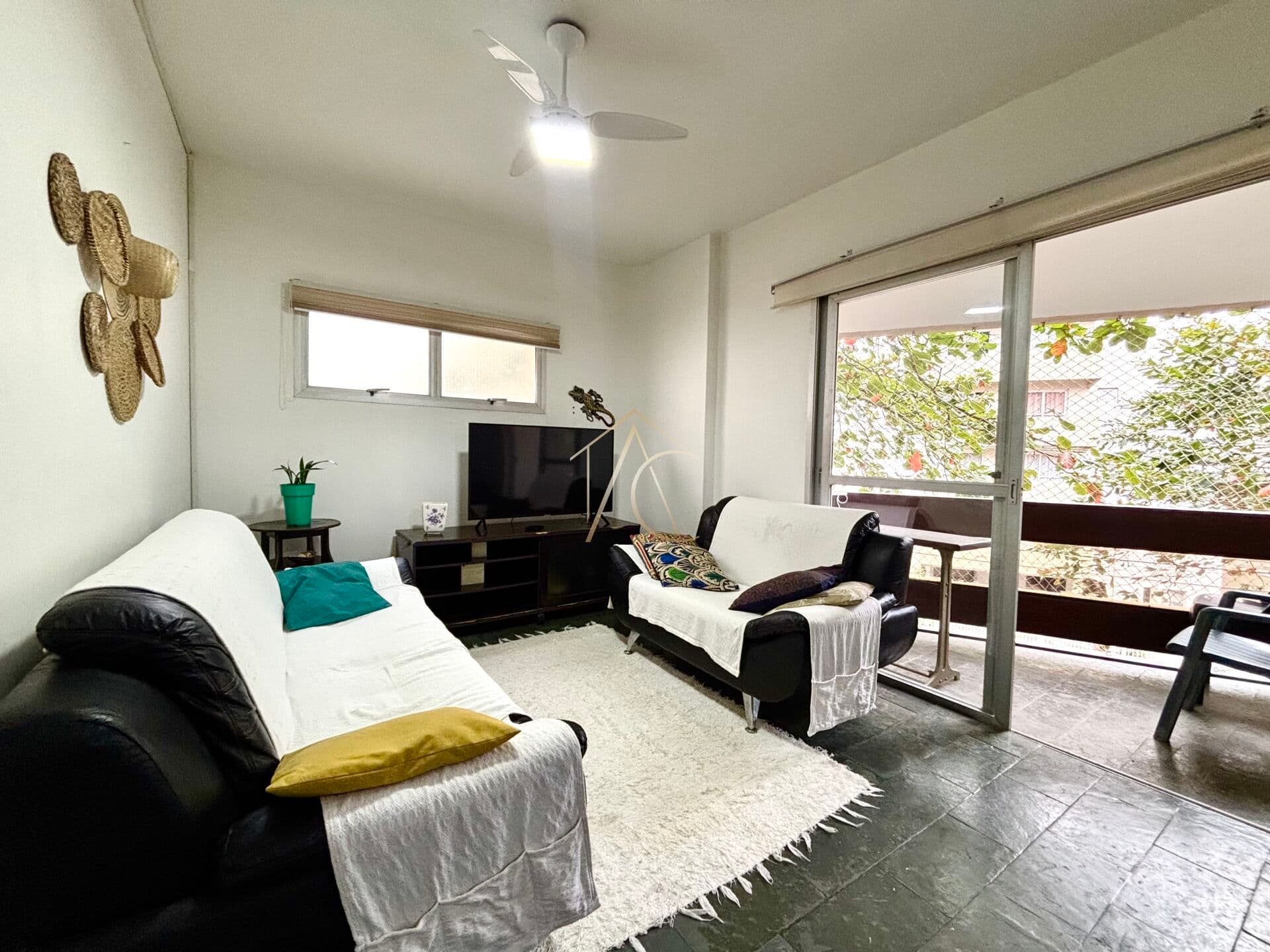 Apartamento à Venda na Praia da Enseada, Guarujá - SP