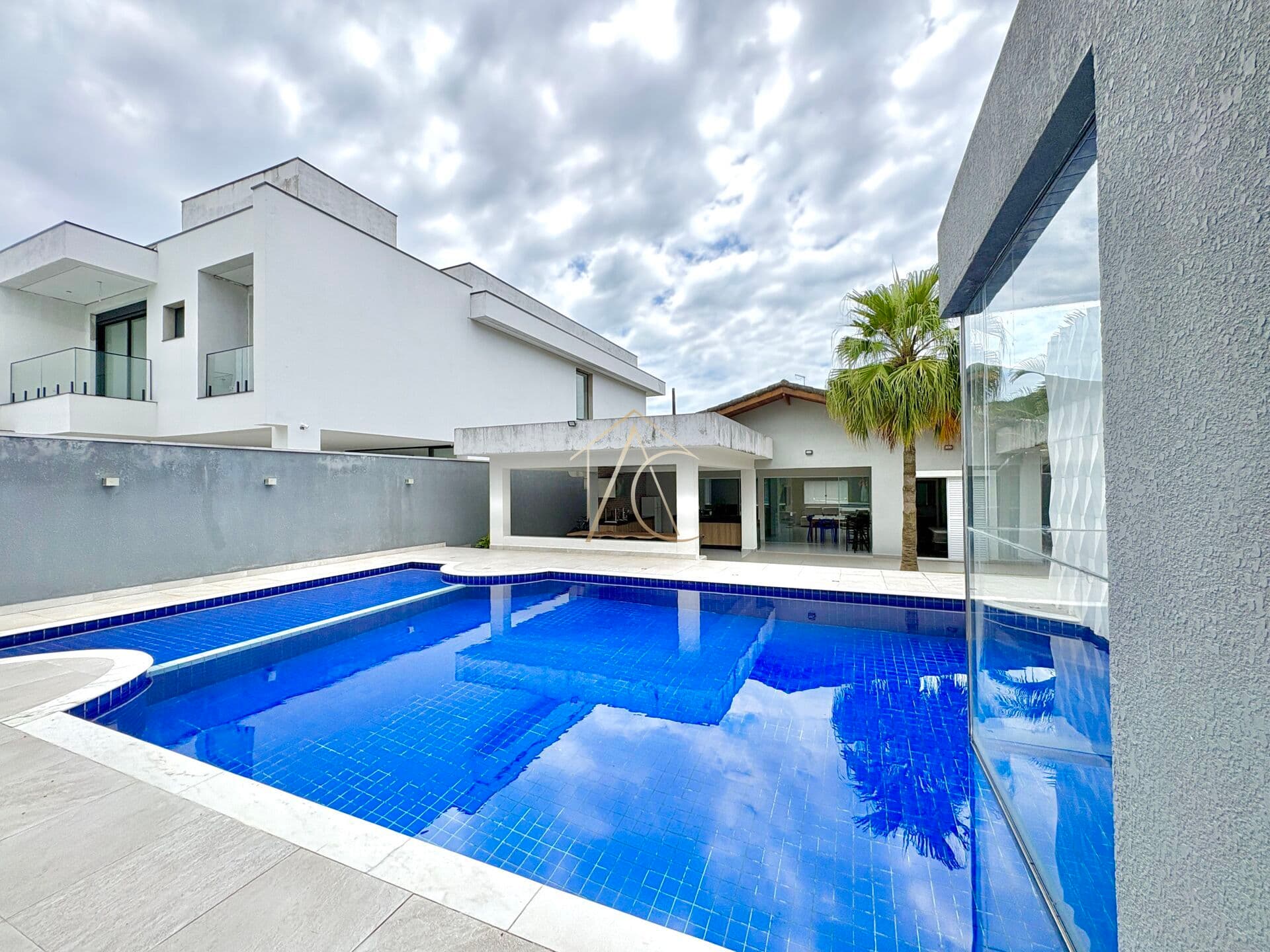Casa à venda no Condomínio Jardim Acapulco – Guarujá SP