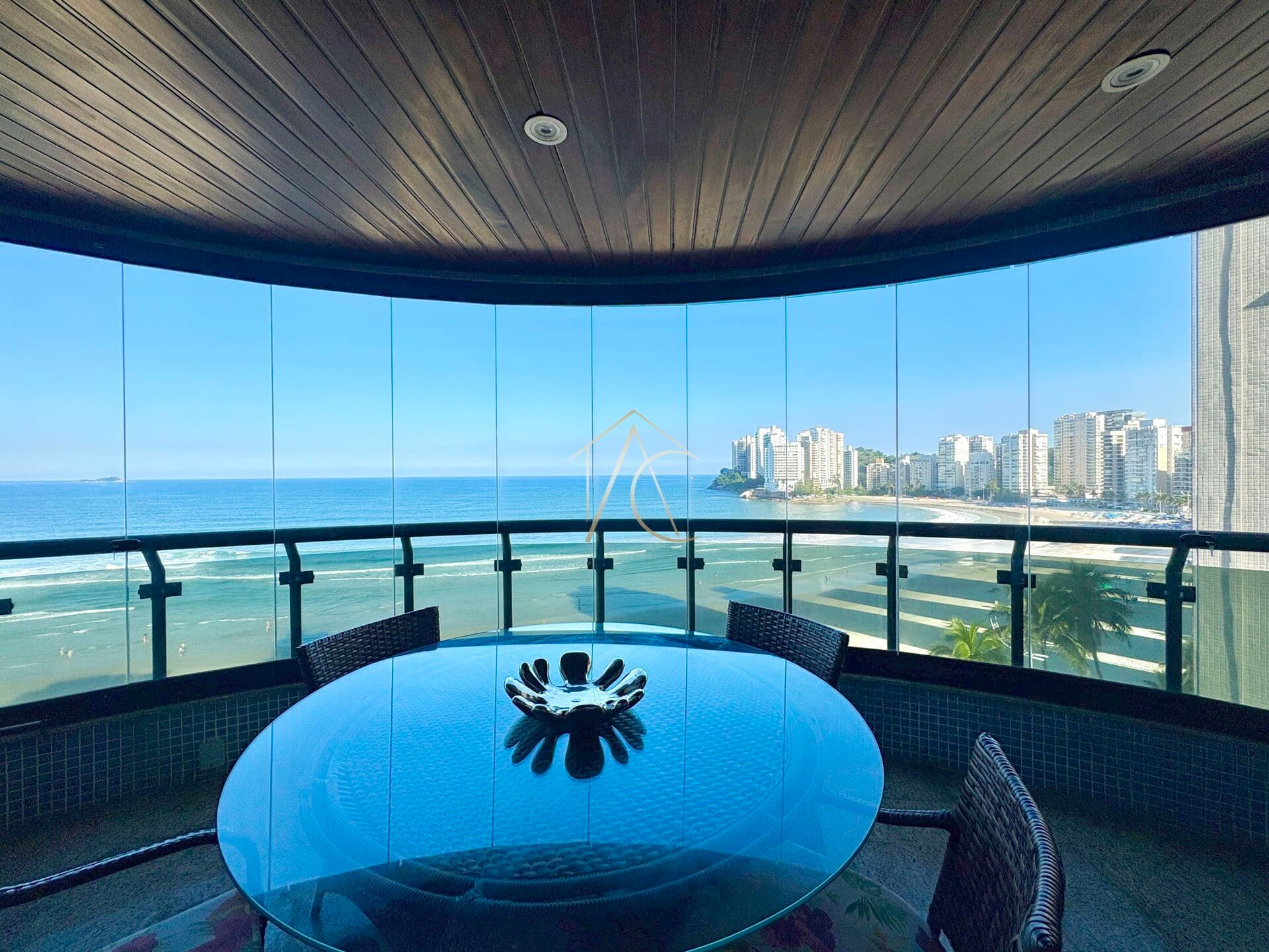 Apartamento à Venda na Praia da Astúrias, Guarujá - SP