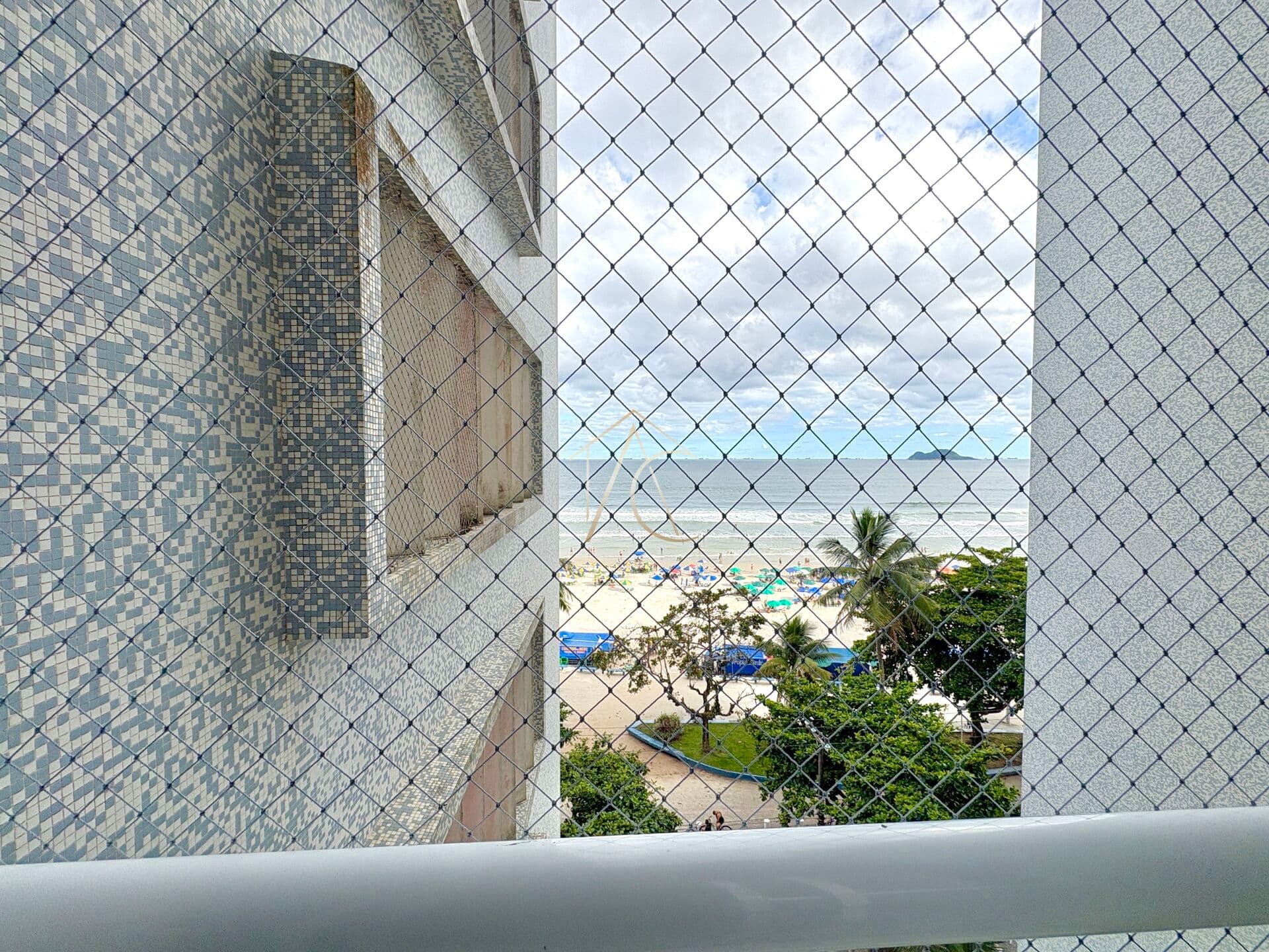 Apartamento à Venda na Praia das Pitangueiras, Guarujá - SP