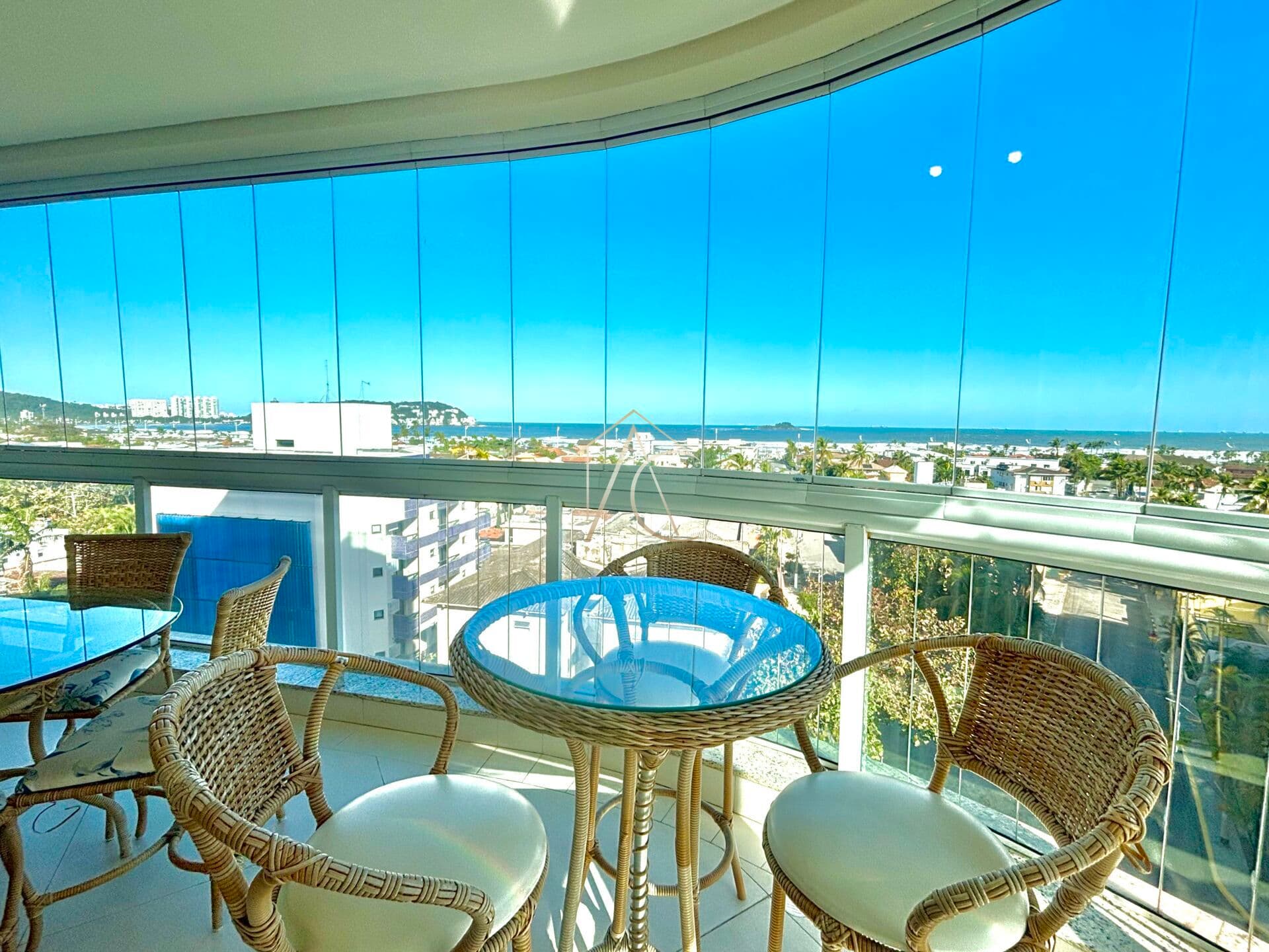 Apartamento à Venda na Praia da Enseada, Guarujá - SP