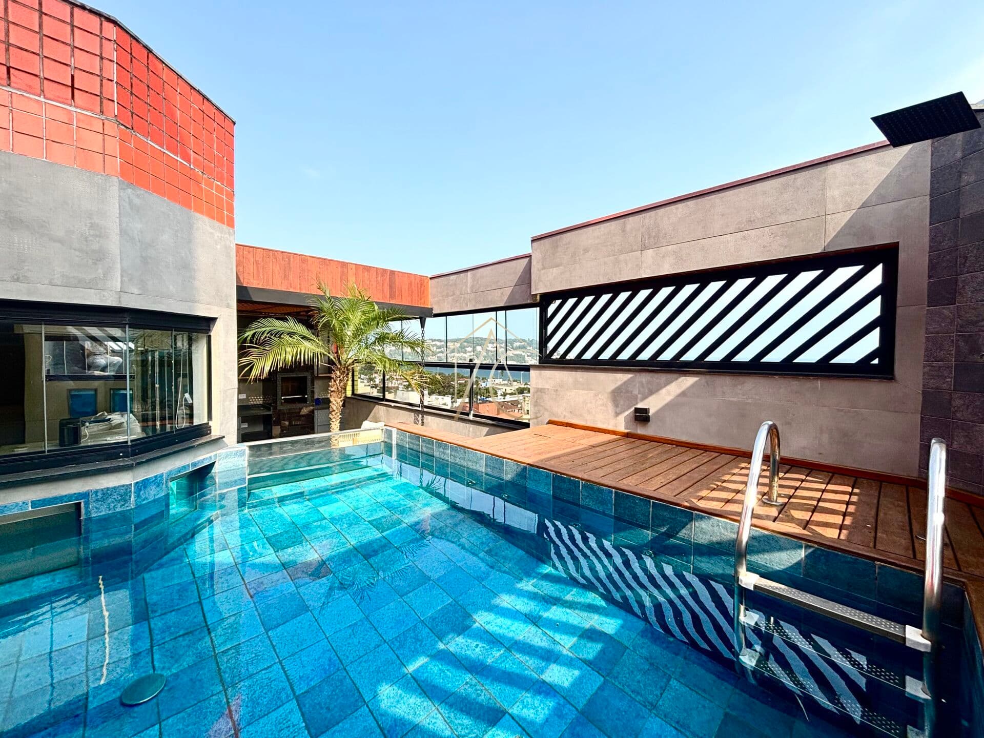 Cobertura Duplex à Venda na Praia da Enseada, Guarujá - SP