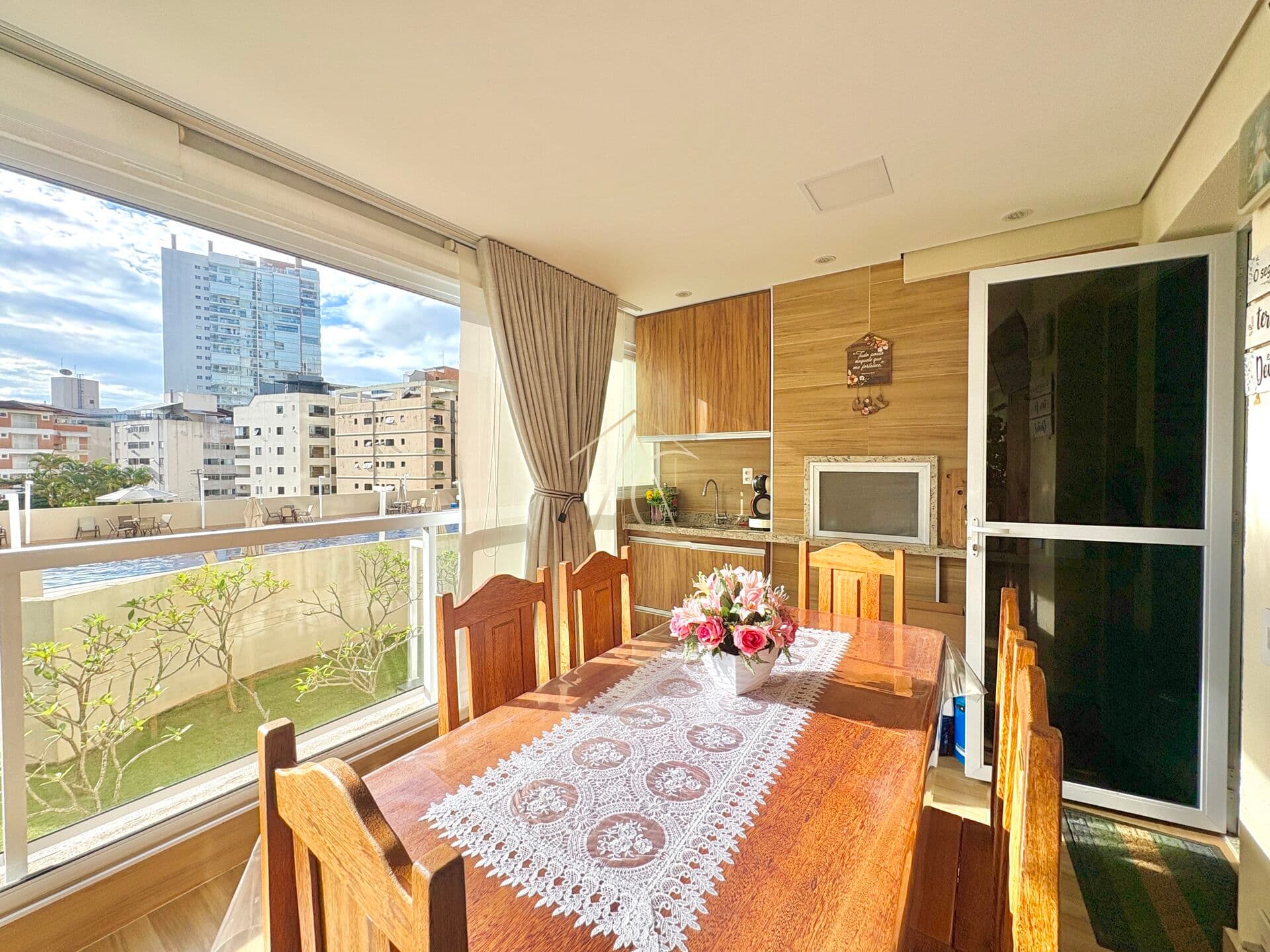 Apartamento à Venda na Praia da Enseada, Guarujá - SP