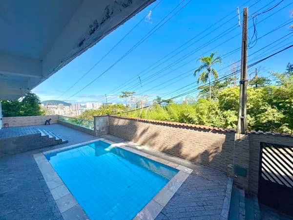 Casa à Venda na Praia da Enseada, Guarujá - SP