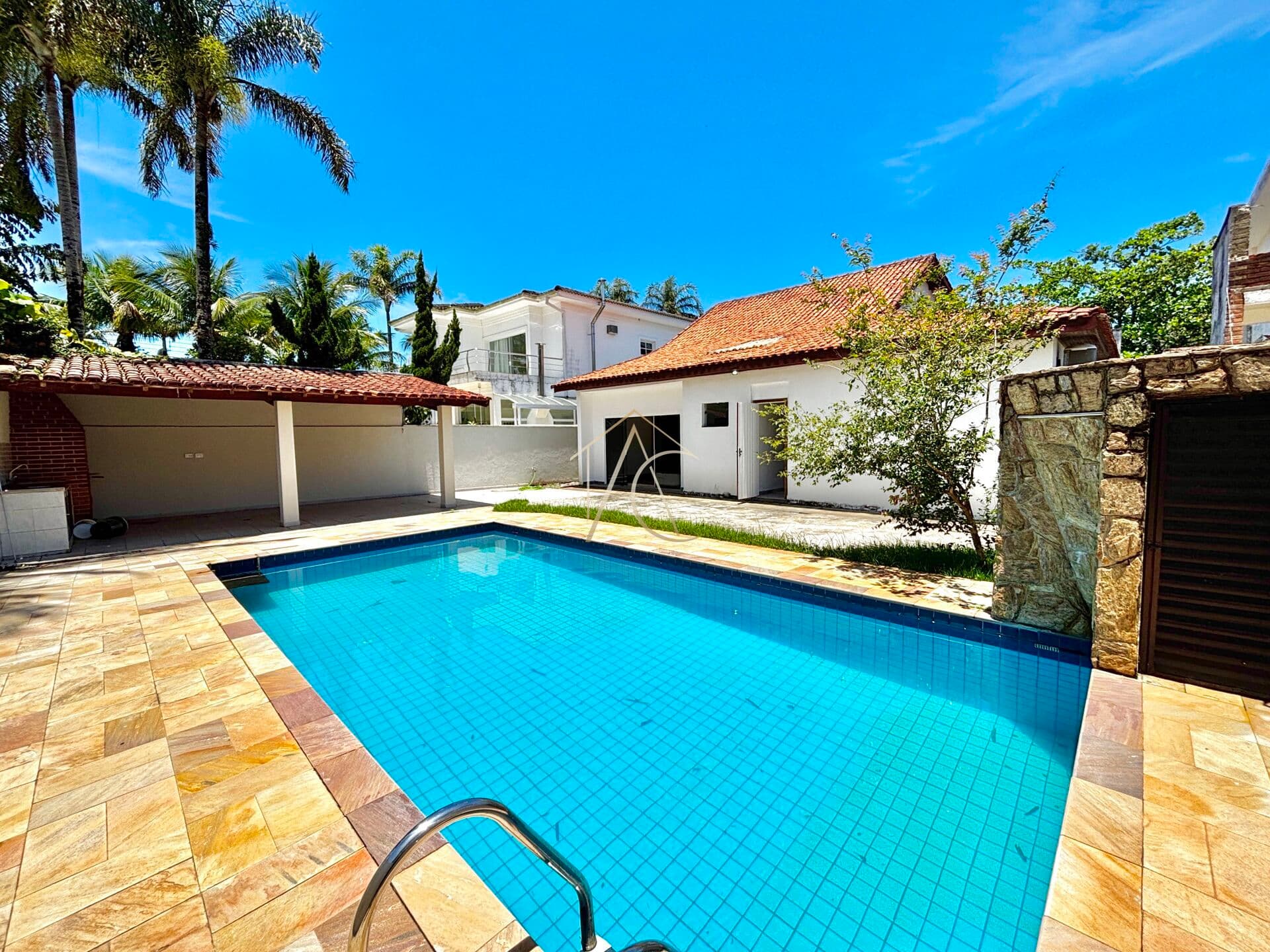 Casa à venda no Condomínio Jardim Acapulco – Guarujá SP