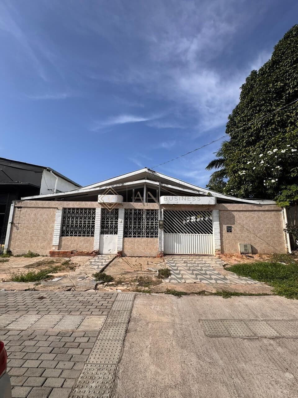 Casa Térrea Espaçosa com 5 Dormitórios – 450m² de Terreno