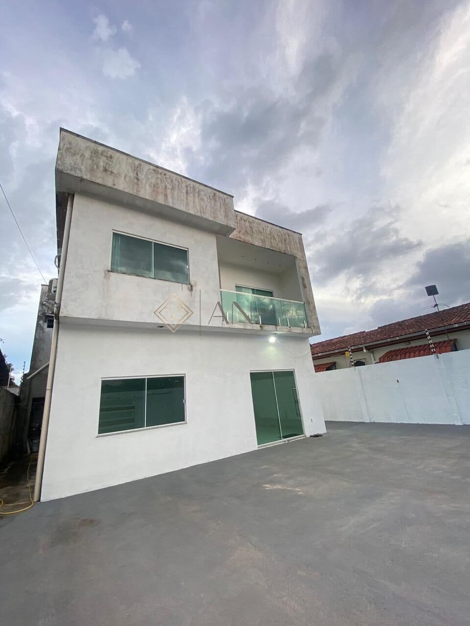 Casa com 5 Suítes, Piscina e Energia Solar no Jardim Felicidade I