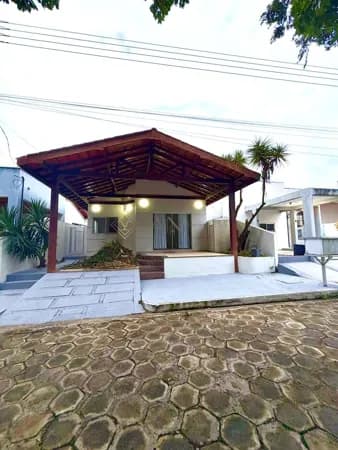 Casa com Piscina e Área Gourmet no Portal do Sol – Zona Sul