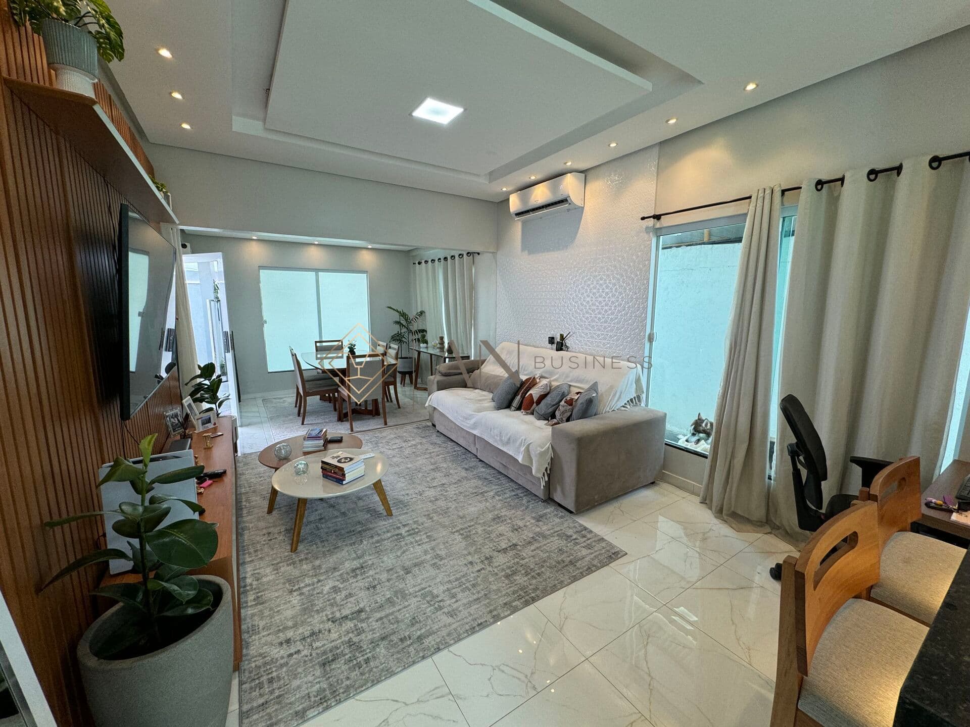 Casa com Amplo Terreno e Área Gourmet no Bairro Floresta Tropical