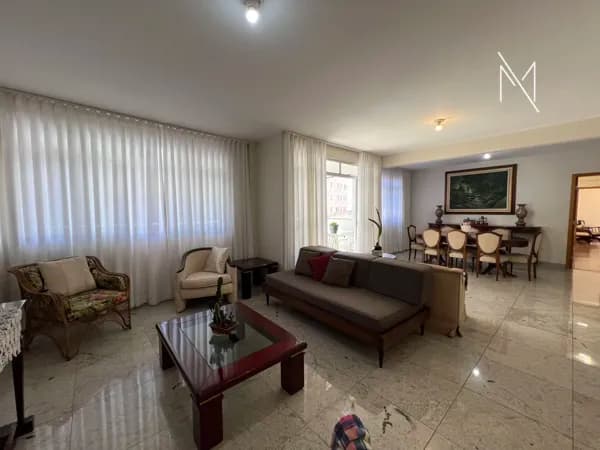Apartamento com 04 suítes em ótima localização!!
