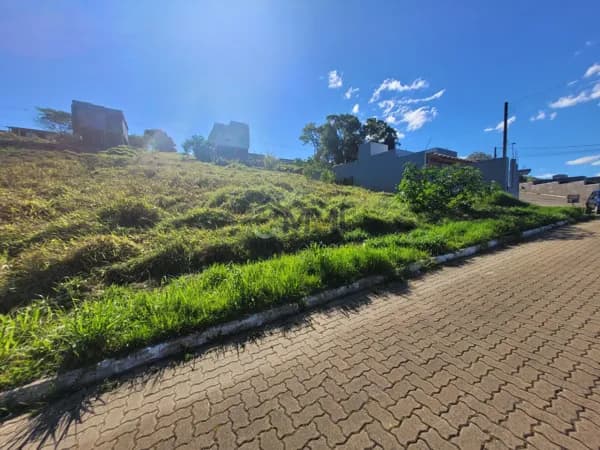 Terreno em Loteamento 300 m² com parcelamento direto